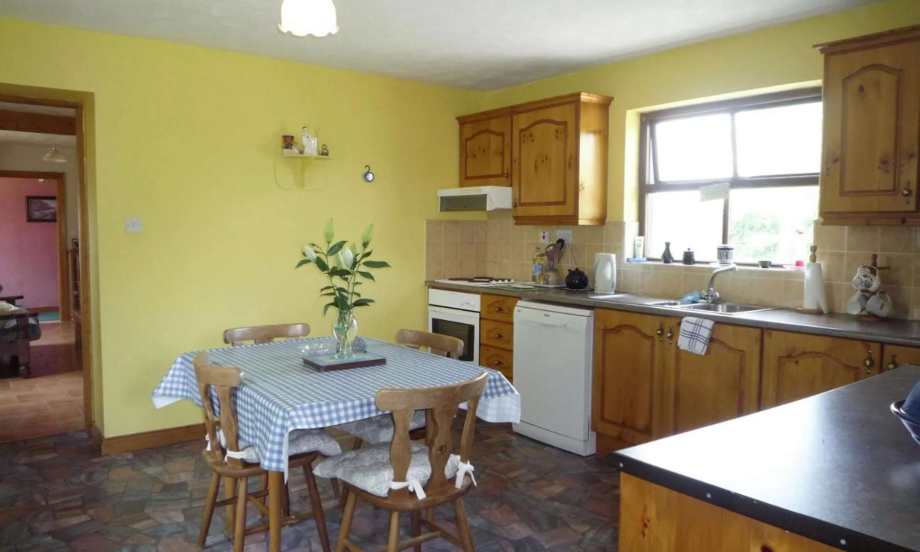 Sheans Holiday Cottage Killarney By Trident Holiday Homes Ireland